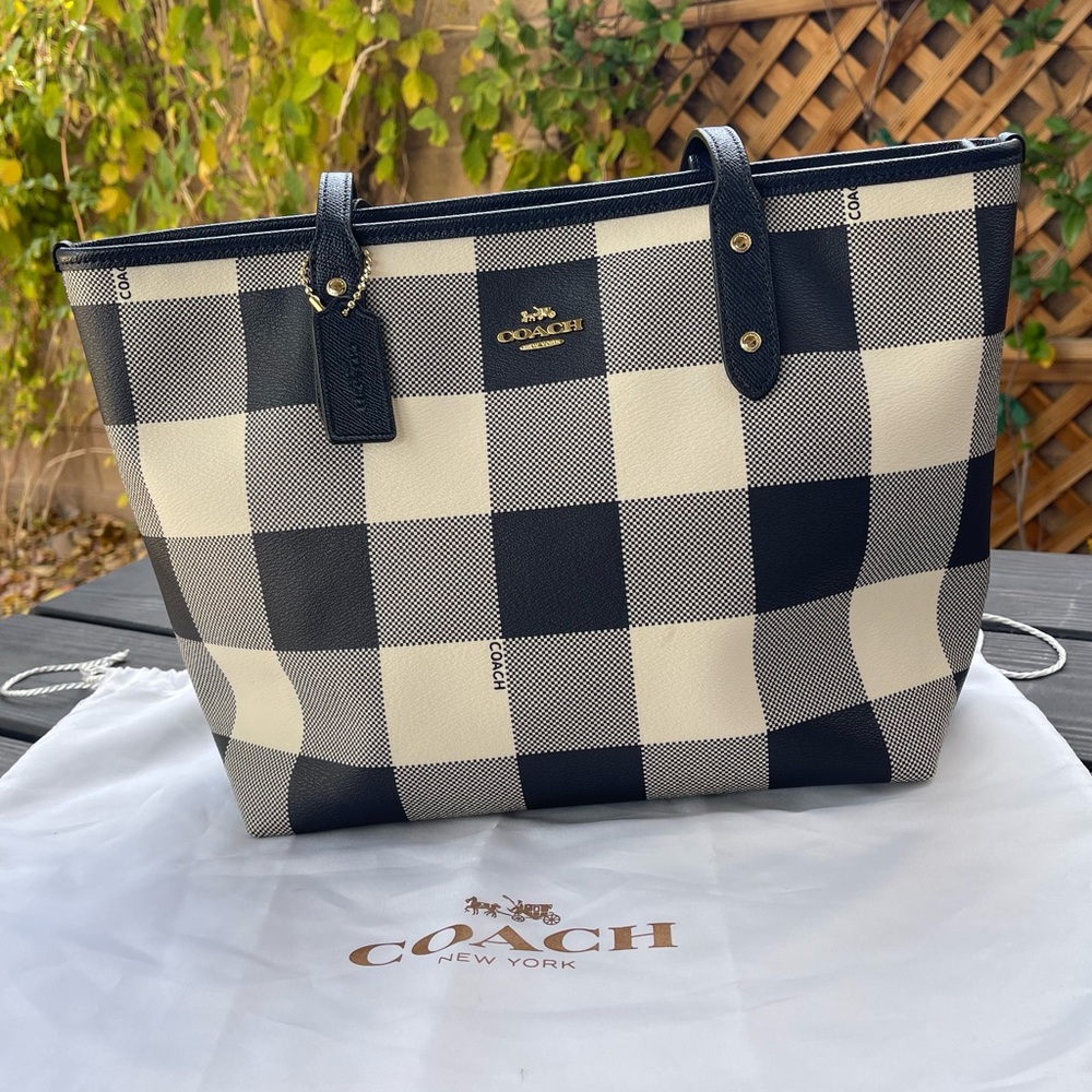 👜 COACH City Tote Bag in Buffalo Plaid Navy White EUC